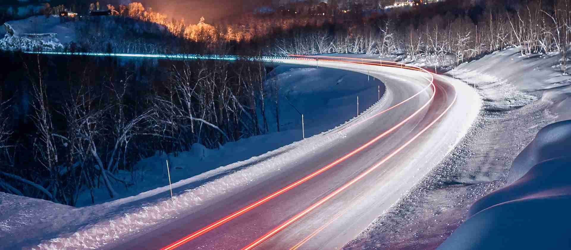 Gesetze für Winterreifen und Schneeketten in Europa